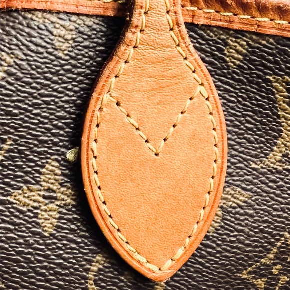 Authentic Louis Vuitton Neverfull MM Tote - Picture 3 of 11